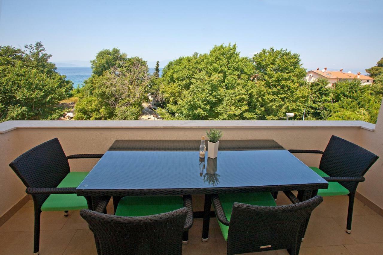 Apartments Maslina II Njivice Eksteriør billede