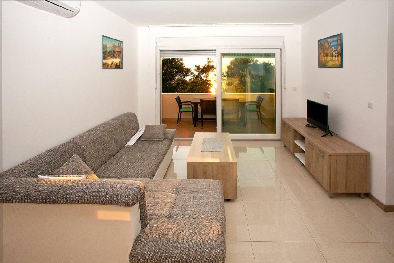 Apartments Maslina II Njivice Eksteriør billede
