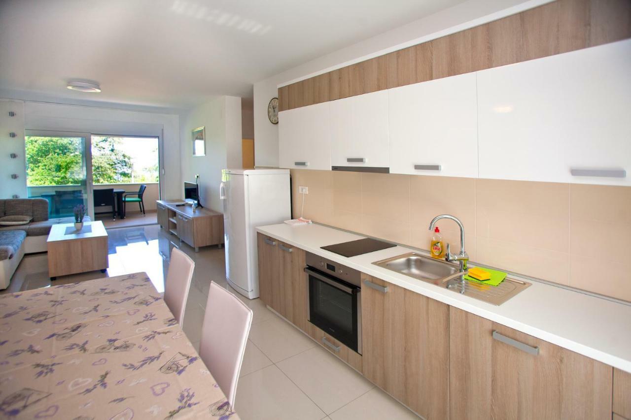 Apartments Maslina II Njivice Eksteriør billede