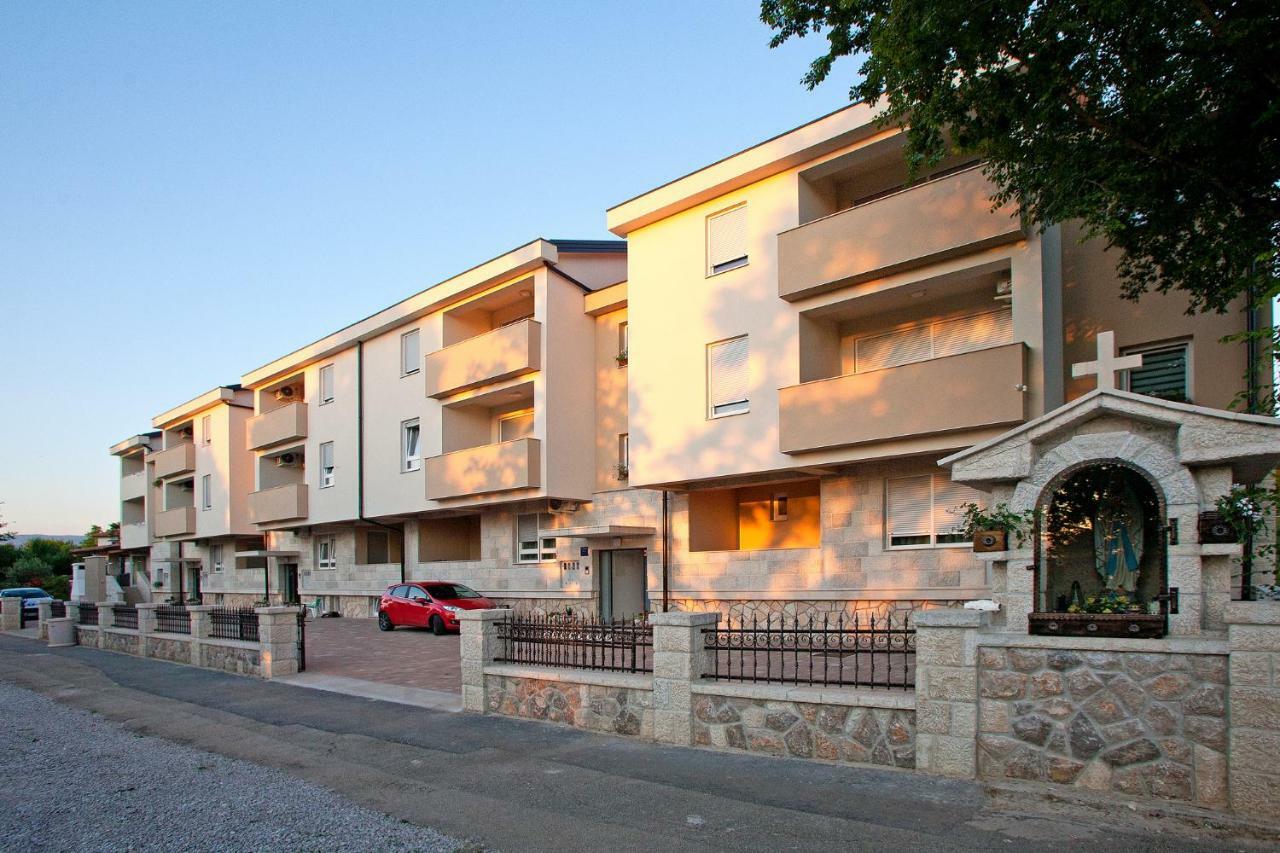 Apartments Maslina II Njivice Eksteriør billede