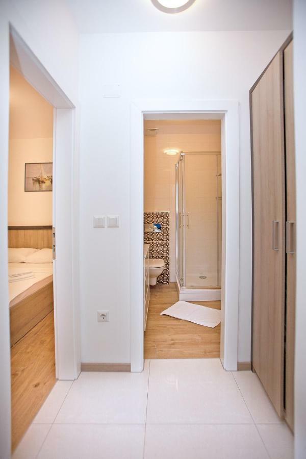 Apartments Maslina II Njivice Eksteriør billede