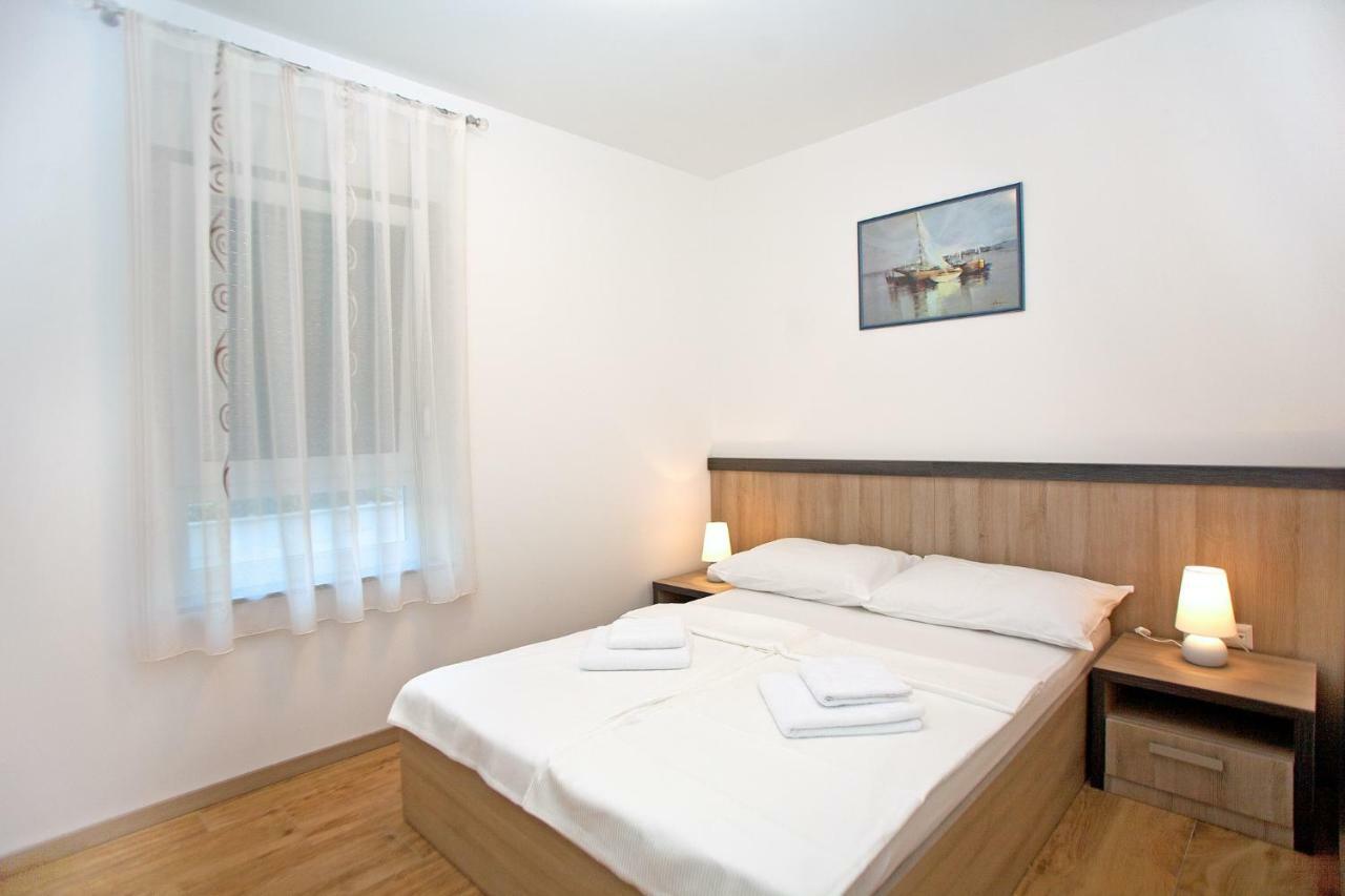 Apartments Maslina II Njivice Eksteriør billede