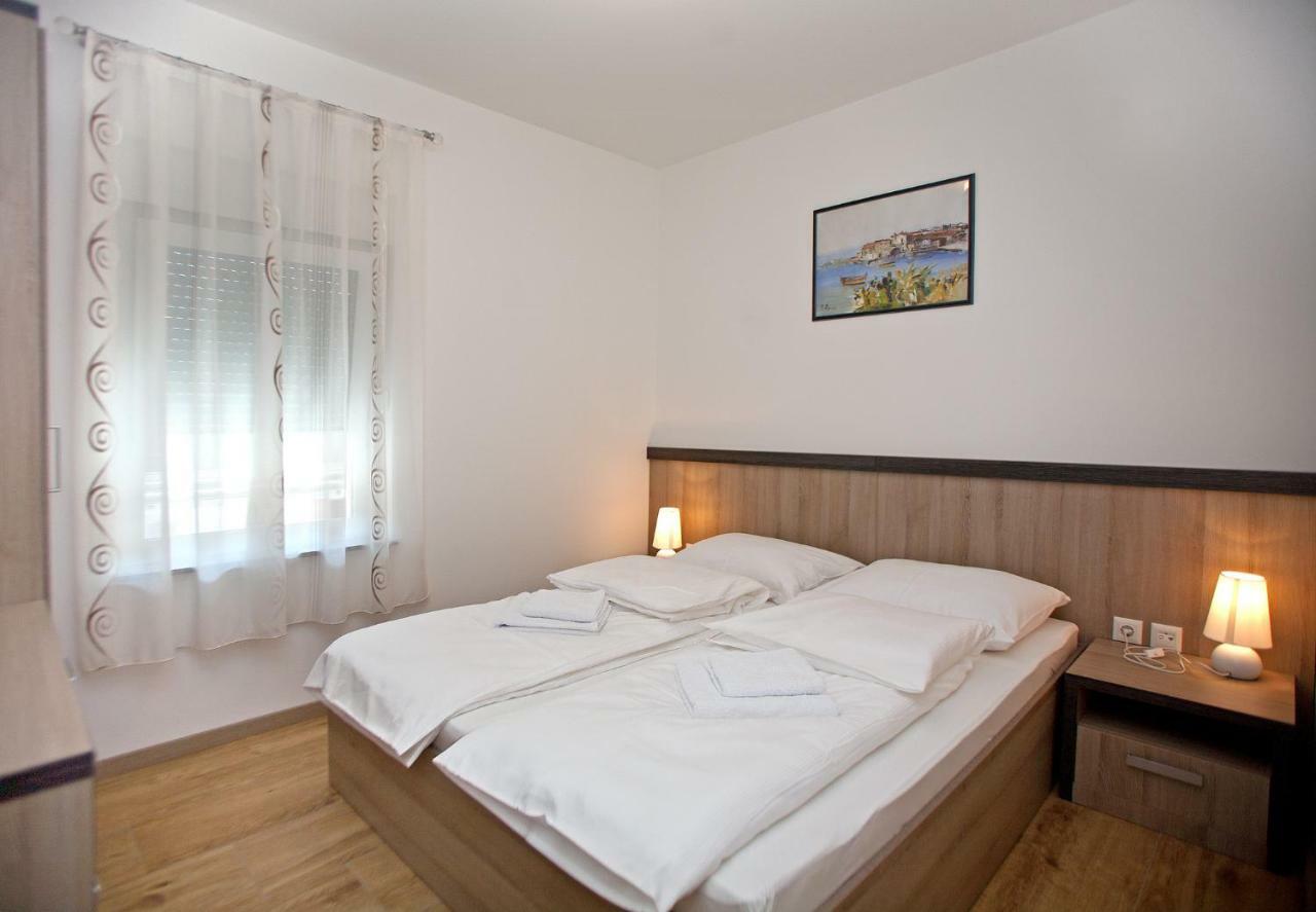 Apartments Maslina II Njivice Eksteriør billede