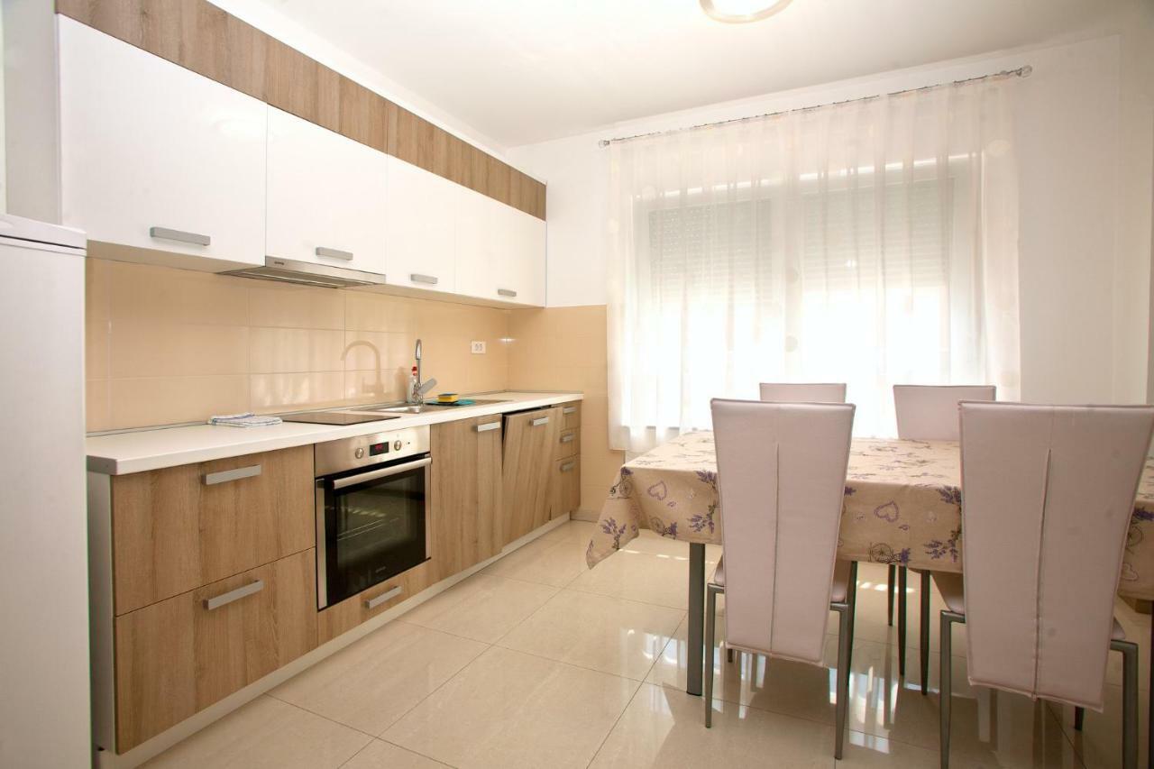 Apartments Maslina II Njivice Eksteriør billede