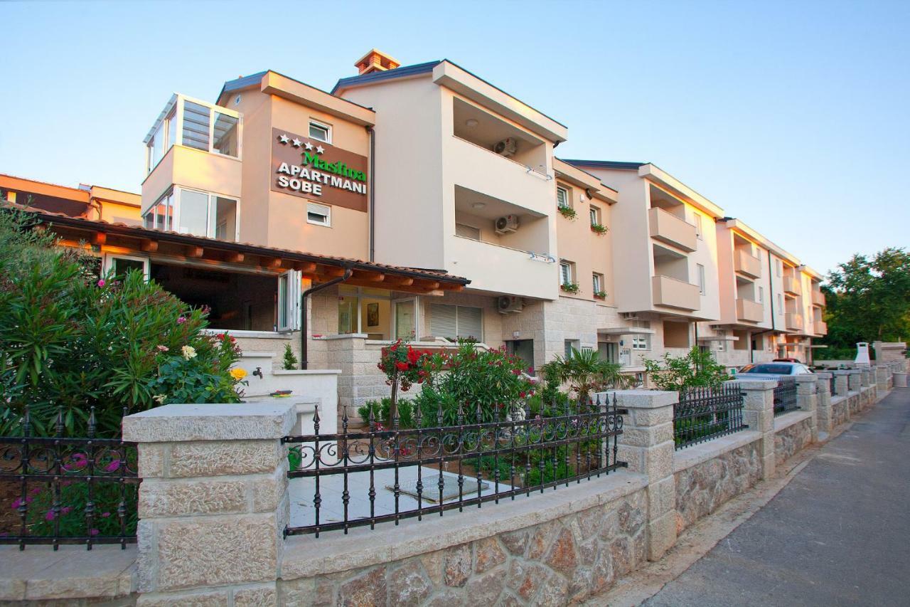 Apartments Maslina II Njivice Eksteriør billede