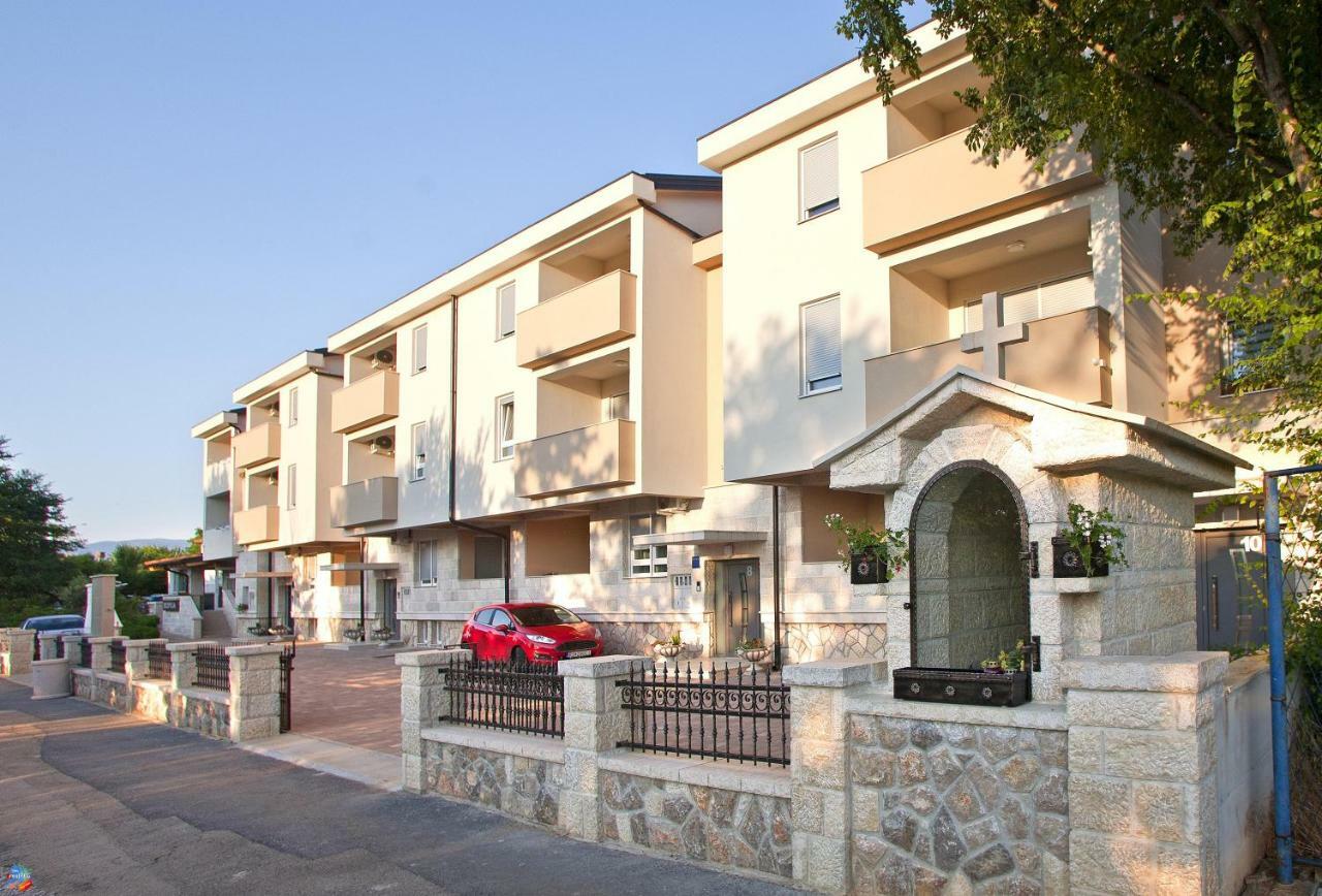 Apartments Maslina II Njivice Eksteriør billede