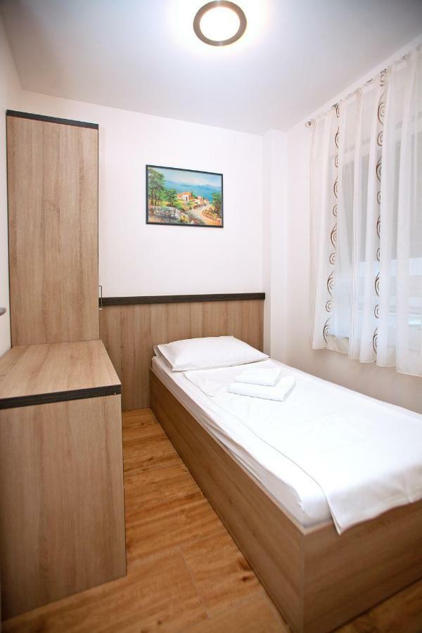 Apartments Maslina II Njivice Eksteriør billede