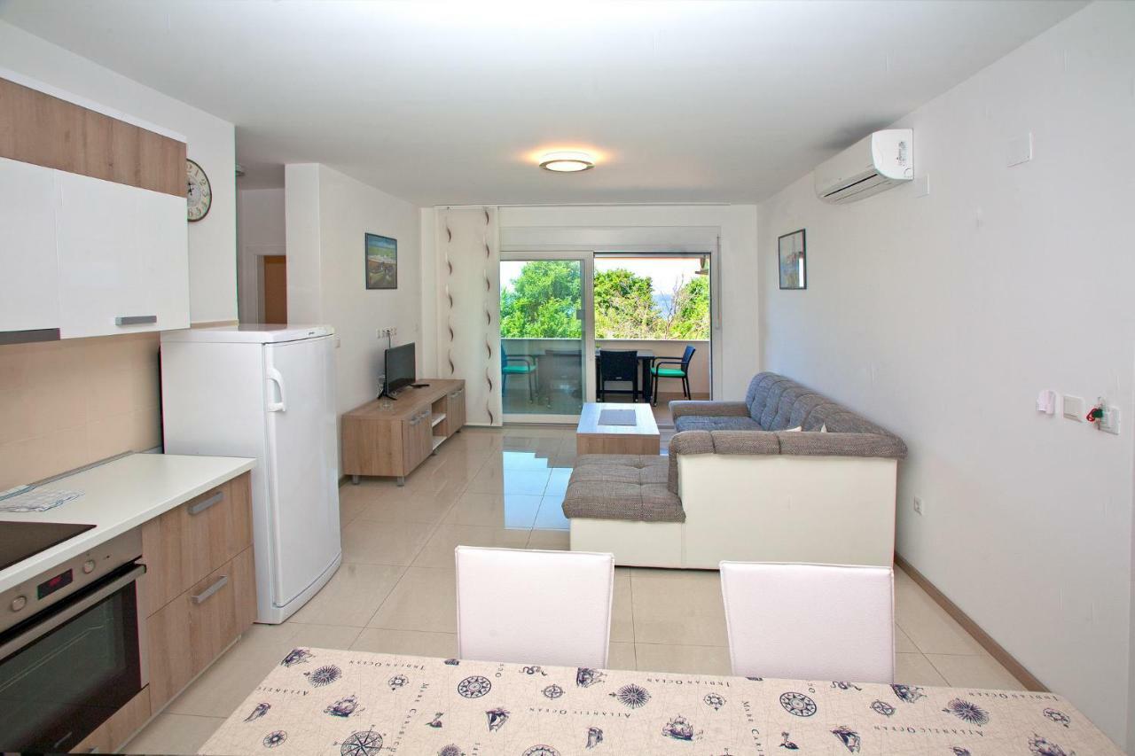 Apartments Maslina II Njivice Eksteriør billede