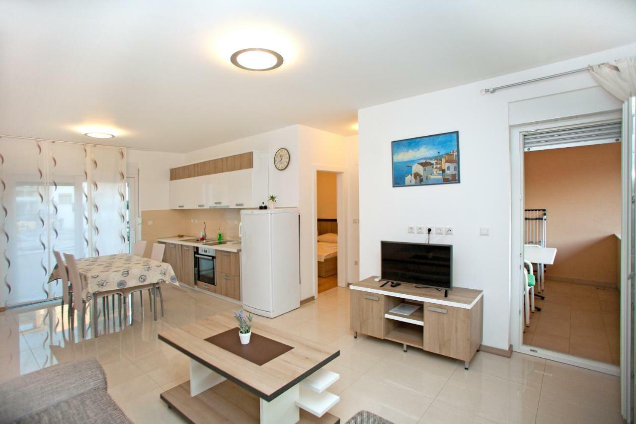 Apartments Maslina II Njivice Eksteriør billede