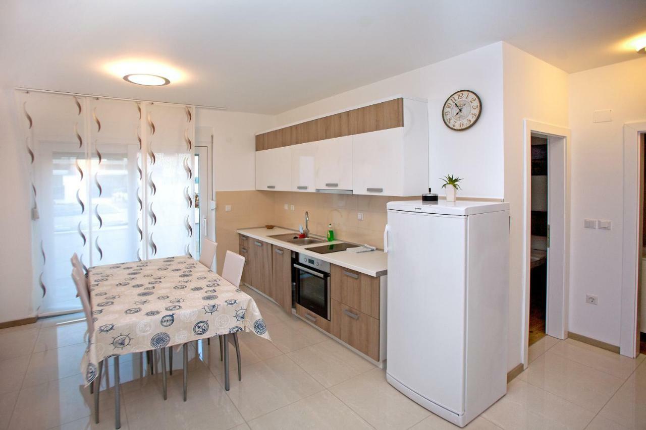 Apartments Maslina II Njivice Eksteriør billede
