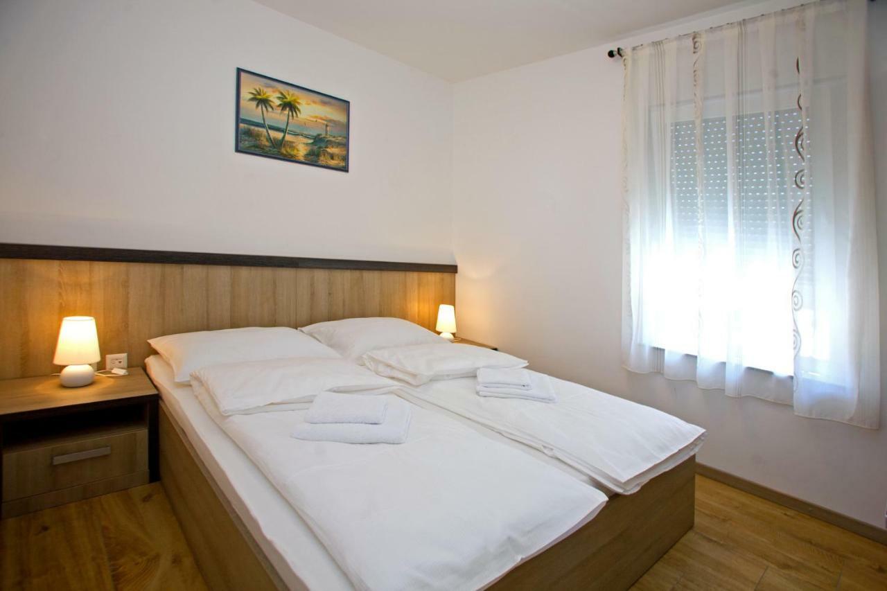 Apartments Maslina II Njivice Eksteriør billede
